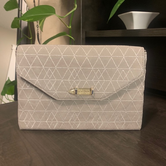 City Slim Clutch- Slate Grey Geo Metallic - Picture 4 of 7